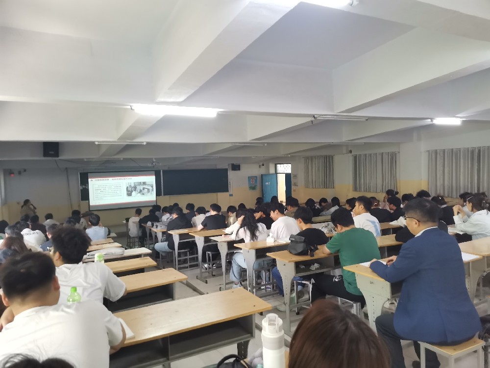 聚焦思政教學 落實立德樹人——黨建指導員、黨委副書記張保磊深入思政課堂聽課指導